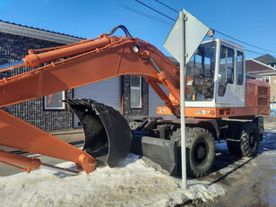 колесный экскаватор Уралвагонзавод Уралвагонзавод ЭО-33211А